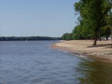 The shore of the Mississippi River at Buffalo Shores Beach.